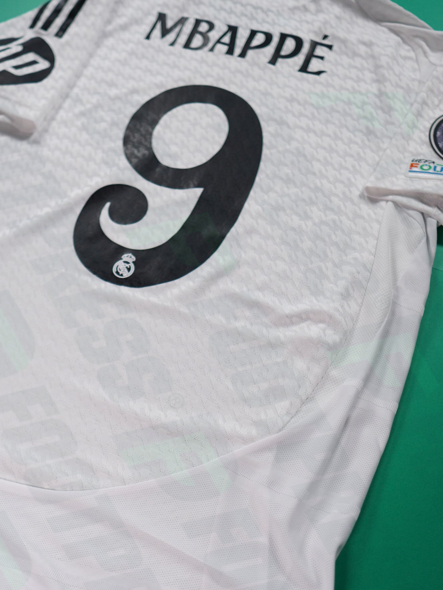 Maillot Officiel - Real Madrid, 2024/2025, Home, Player Boutique, (L), Flocage Mbappé, Patchs Champions League Titleholder 15 + Foundation, BNWT