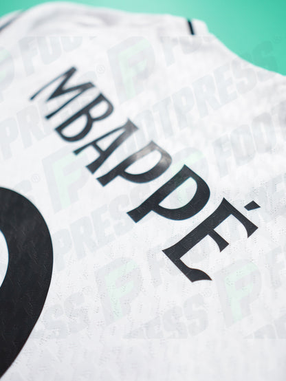 Maillot Officiel - Real Madrid, 2024/2025, Home, Player Boutique, (M), Flocage Mbappé, Patchs Champions League Titleholder 15 + Foundation, BNWT