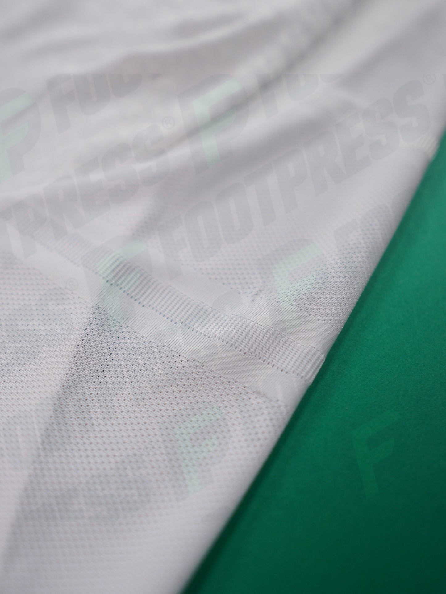 Maillot Officiel - Real Madrid, 2024/2025, Home, Player Boutique, (L), Flocage Mbappé, Patchs Champions League Titleholder 15 + Foundation, BNWT