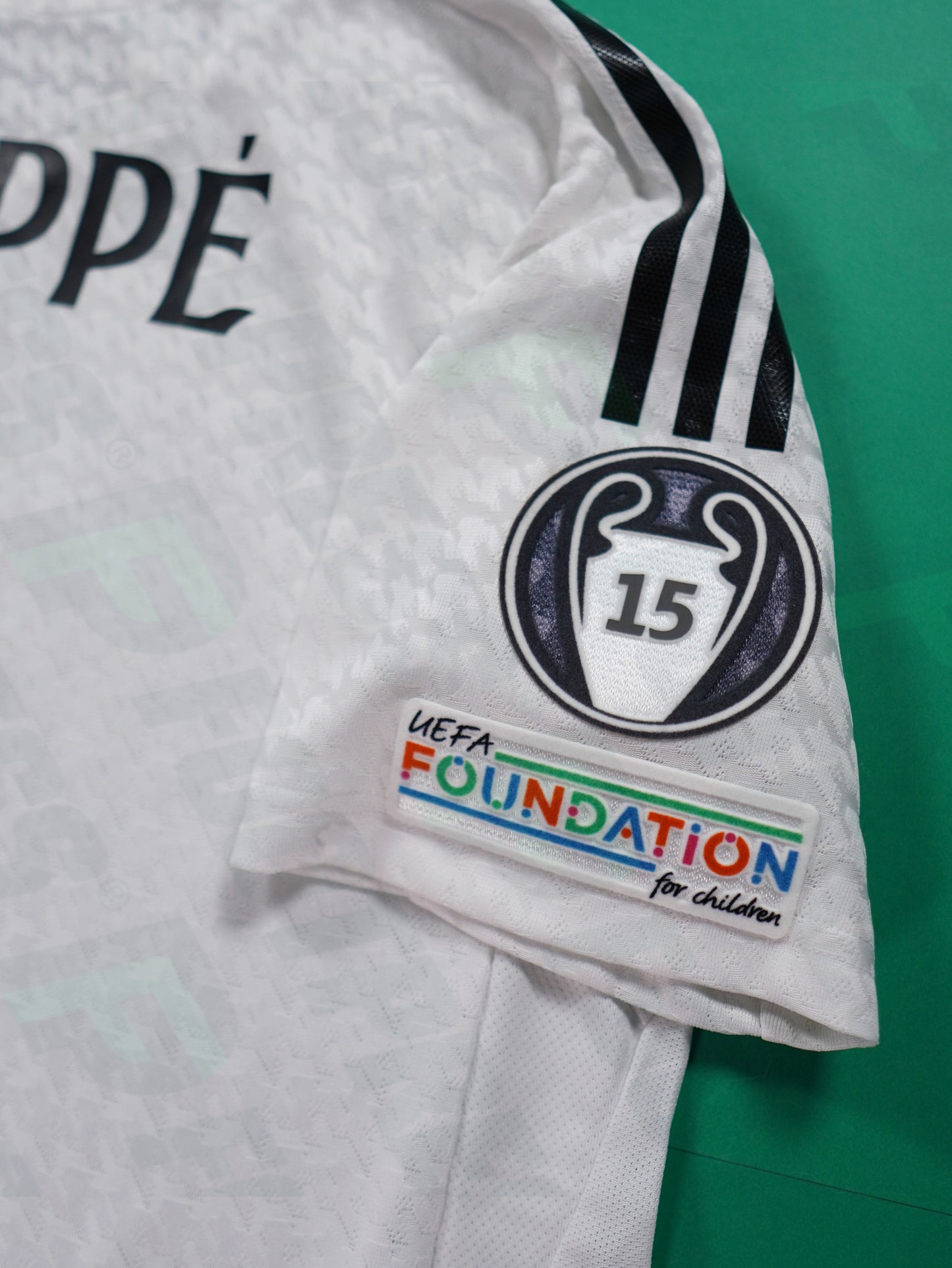 Maillot Officiel - Real Madrid, 2024/2025, Home, Player Boutique, (L), Flocage Mbappé, Patchs Champions League Titleholder 15 + Foundation, BNWT