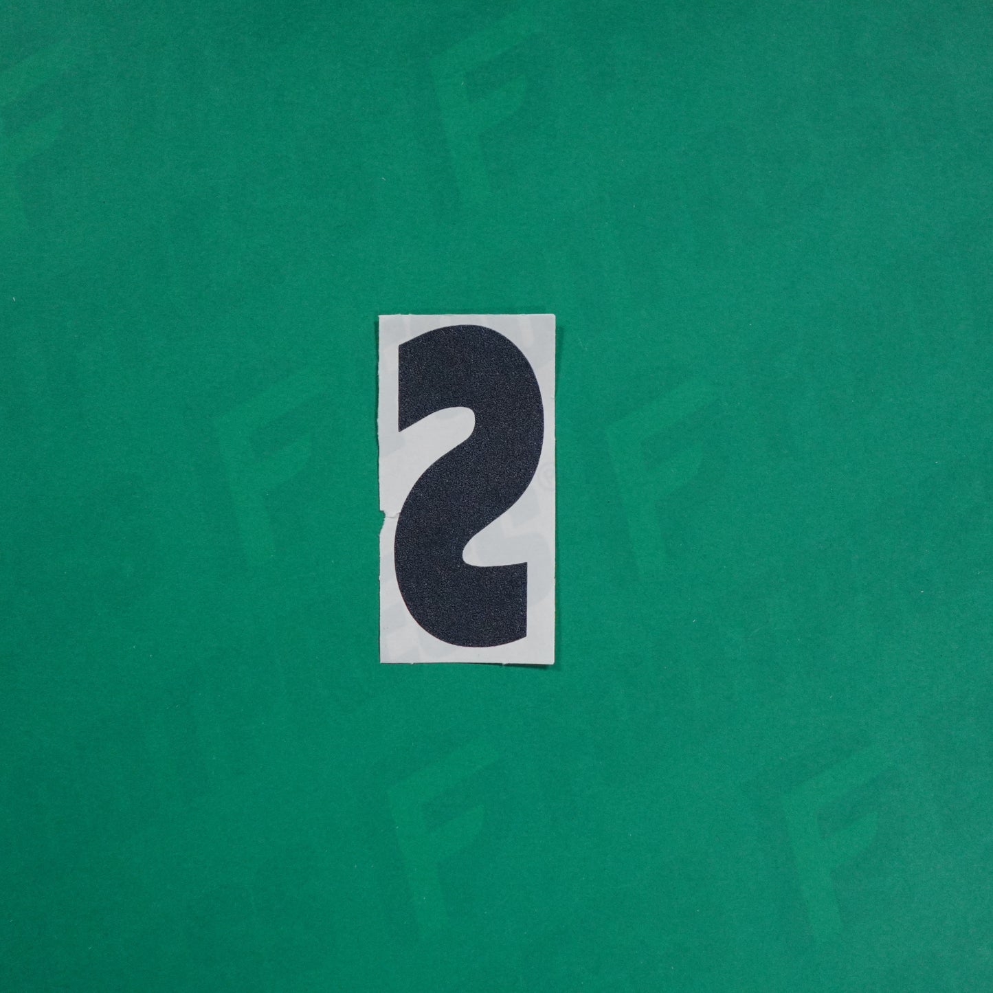 Flocage Officiel -	Lettres Grandes épaisses, Blanc / Noir (face arrière noire)