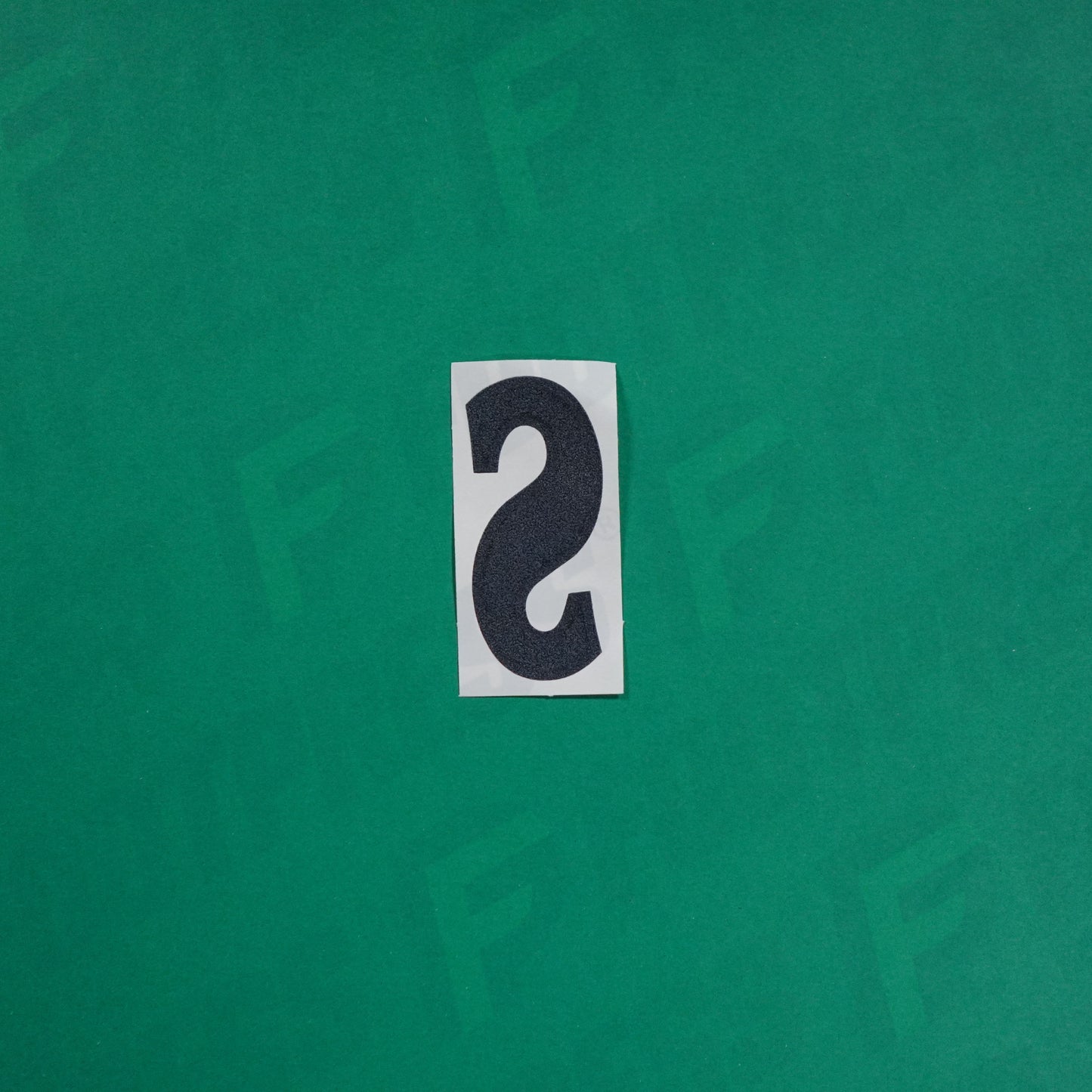 Flocage Officiel -	Lettres petites fines, Blanc / Noir (face arrière noire)