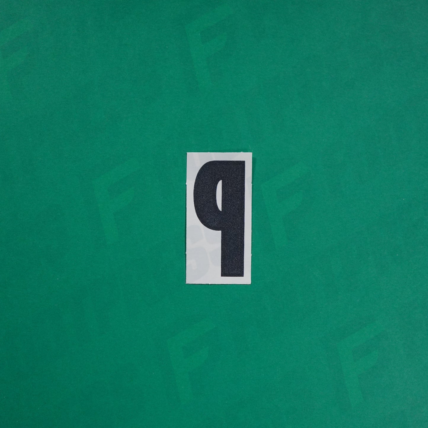 Flocage Officiel -	Lettres petites fines, Blanc / Noir (face arrière noire)