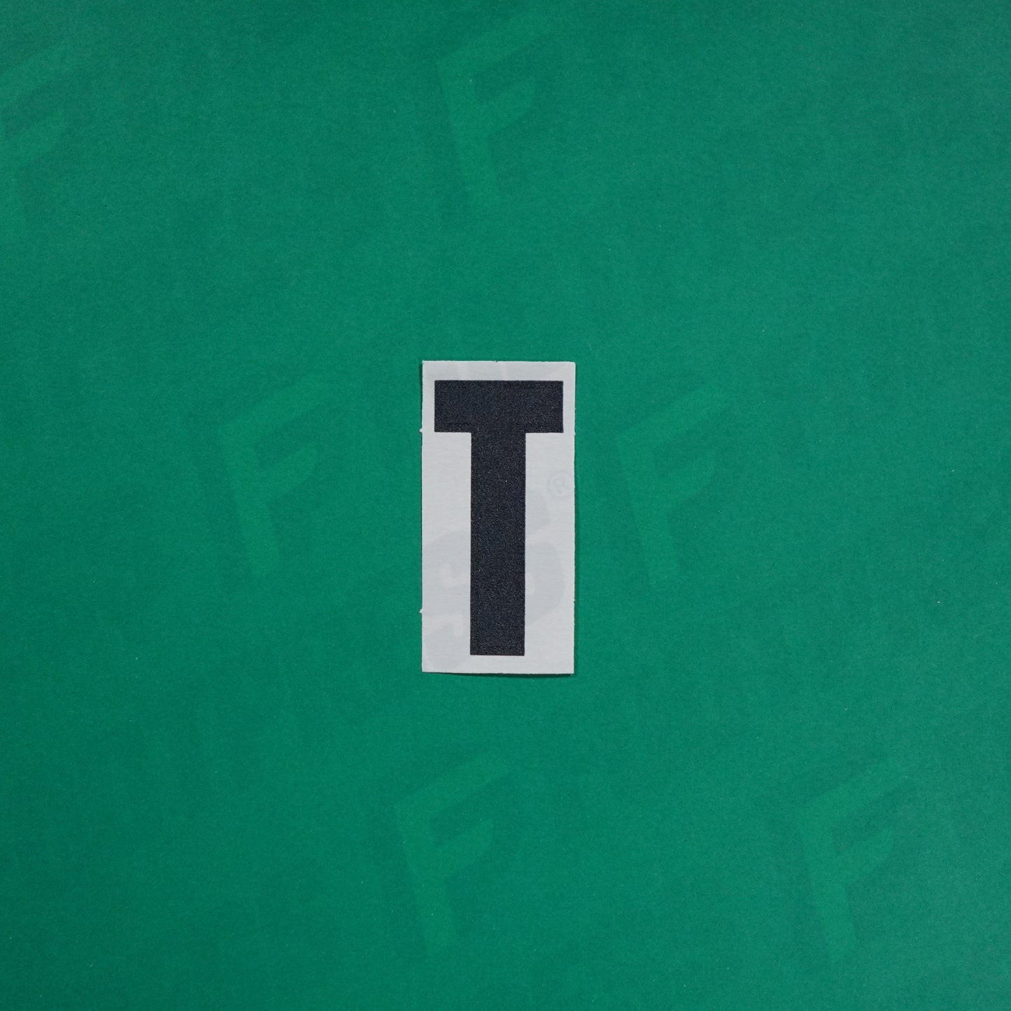 Flocage Officiel -	Lettres petites fines, Blanc / Noir (face arrière noire)