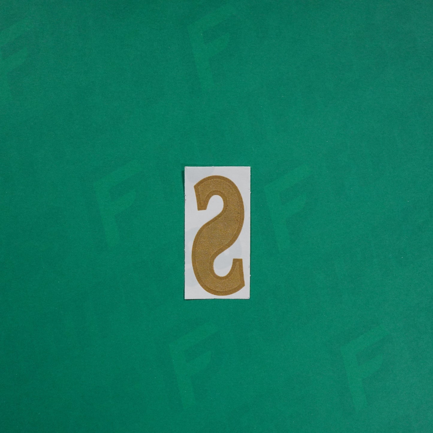 Flocage Officiel -	Lettres petites fines, Blanc / Doré (face arrière doré)